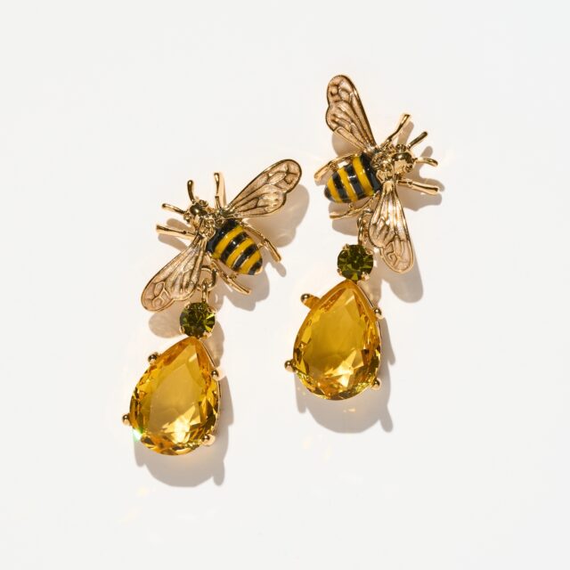 BOUCLES D’OREILLES PERCÉES .