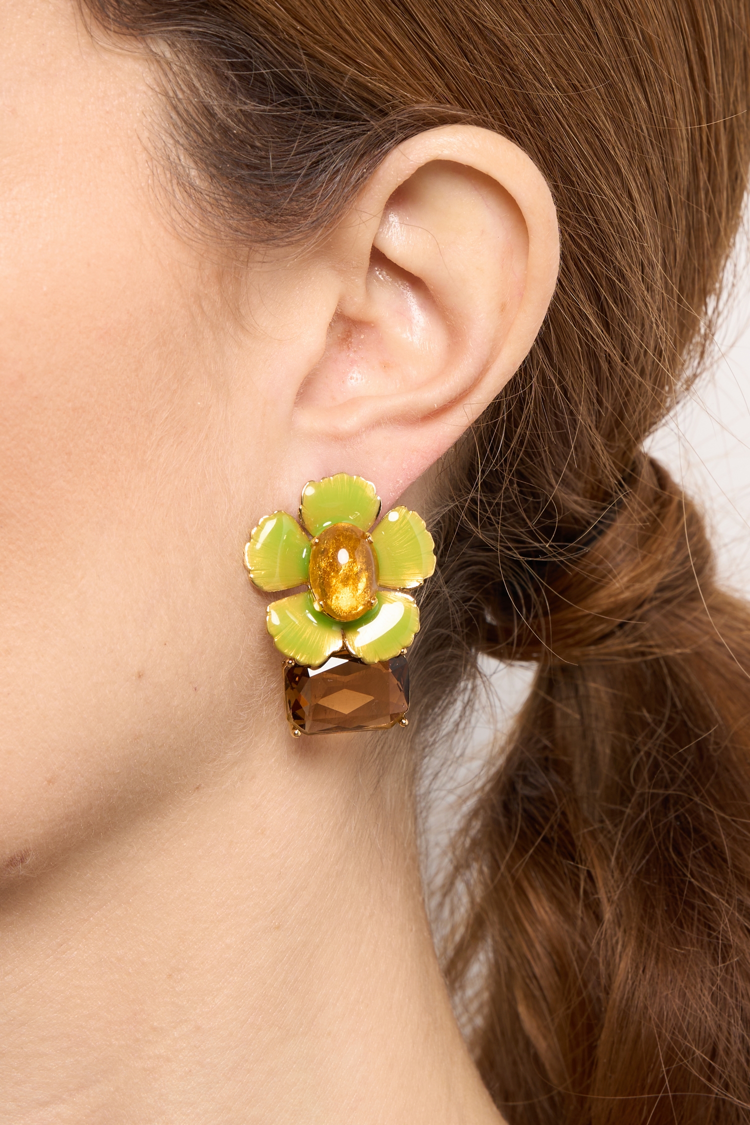 BOUCLES D’OREILLES PERCÉES .