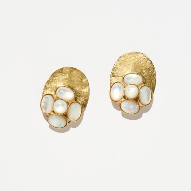 BOUCLES D’OREILLES PERCÉES .