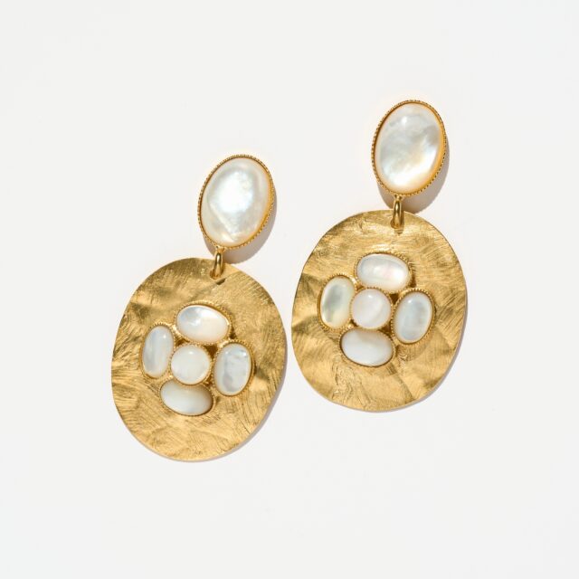 BOUCLES D’OREILLES PERCÉES .