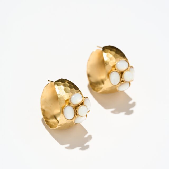 BOUCLES D’OREILLES PERCÉES .