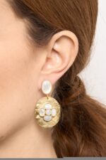 BOUCLES D’OREILLES PERCÉES .