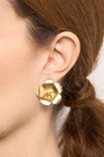 BOUCLES D’OREILLES PERCÉES .