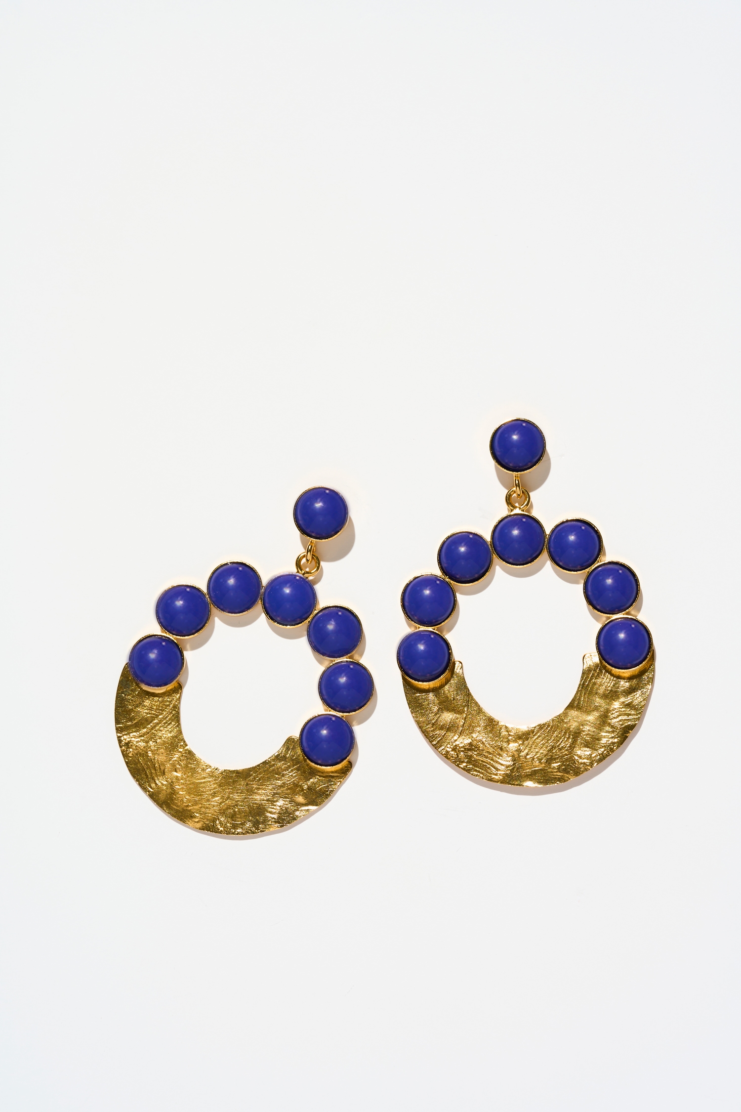 BOUCLES D’OREILLES PERCÉES BLEU