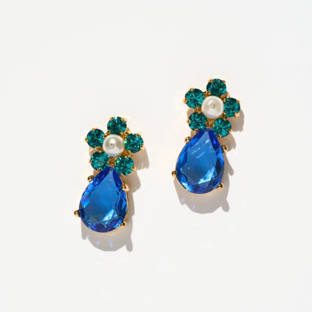 BOUCLES D’OREILLES PERCÉES BLEU