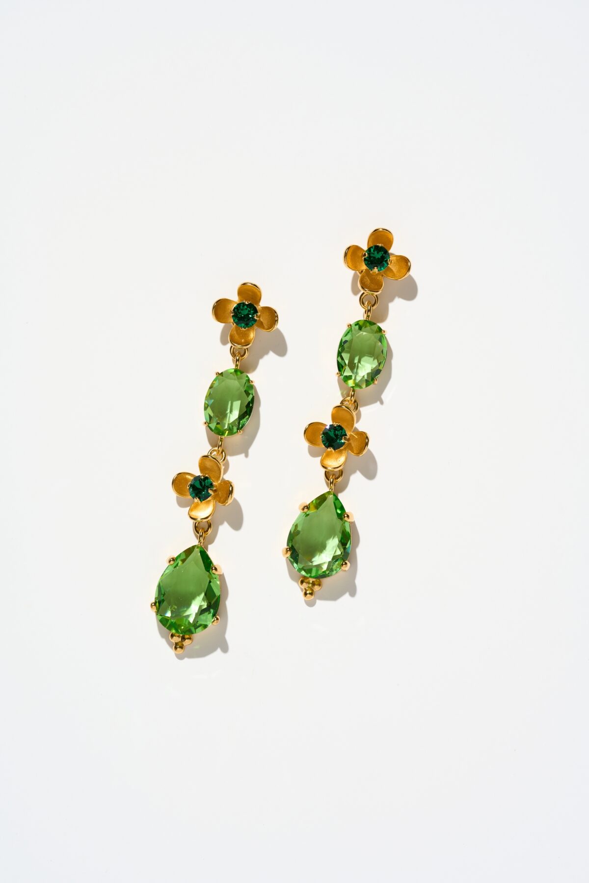 BOUCLES D’OREILLES PERCÉES VERT