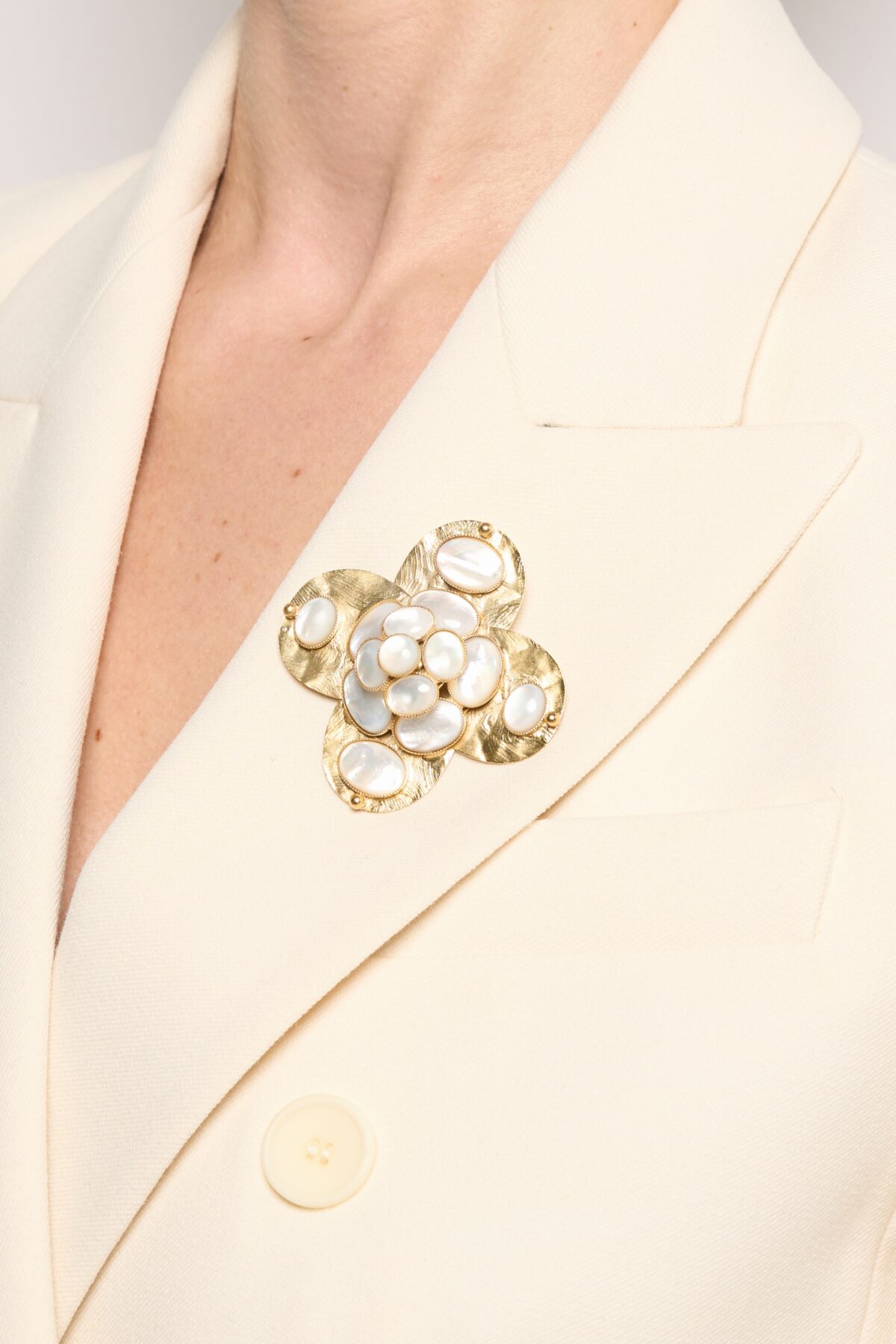 BROCHE CAMELIA BYZANCE .