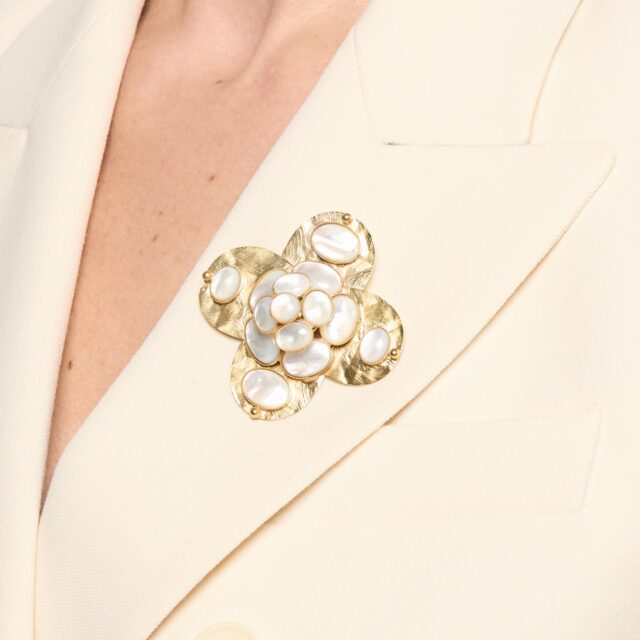 BROCHE CAMELIA BYZANCE .