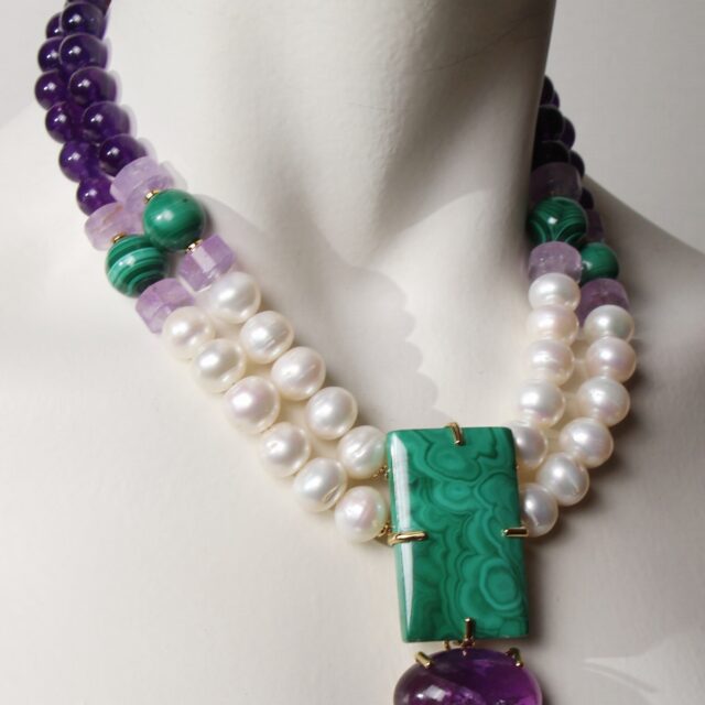 COLLIER MALACHITE AMETHYSTE .