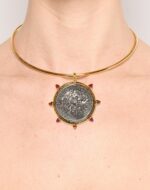 COLLIER TORQUE LOUVRE .