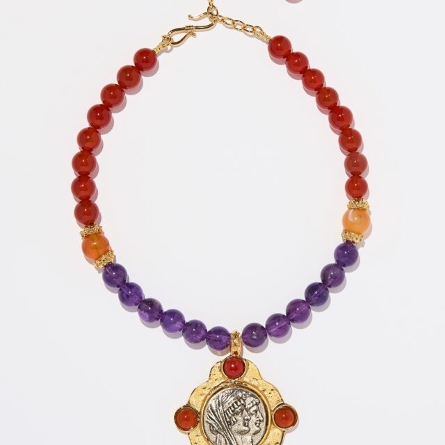 COLLIER UN RANG LOUVRE .