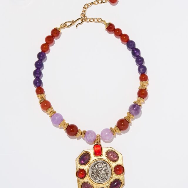 COLLIER UN RANG LOUVRE .