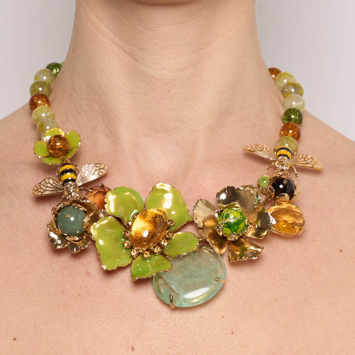 GRAND COLLIER BAGATELLE .