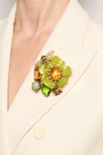 GRANDE BROCHE BAGATELLE .