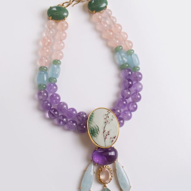 NECKLACE AMETHYSTE .