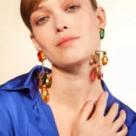 boucles d'oreilles clips pâte de verre vitrail portée