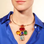 broche torque bijoux fantaisie vitrail portée