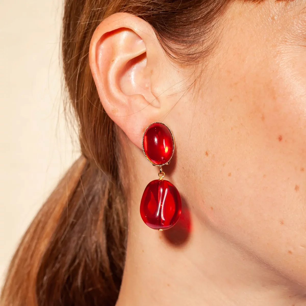 boucles lolly portées rouge